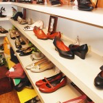 オシャレな婦人靴が並ぶ店内 【写真をクリックで拡大】