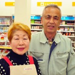 店主の岡田庄平さん（右）と先子さん 【写真をクリックで拡大】