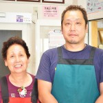 店主の水野浩司さん（右）と母の房子さん 【写真をクリックで拡大】