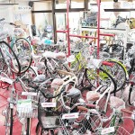 店内には様々な自転車が所狭しと展示されている 【写真をクリックで拡大】